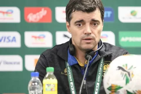 منافس مصر.. بيدرو جونسالفيس يرحل عن تدريب أنجولا